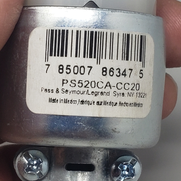 Pass & Seymour 20 Amp Armored Straight Blade Connector - Picture 4 of 8